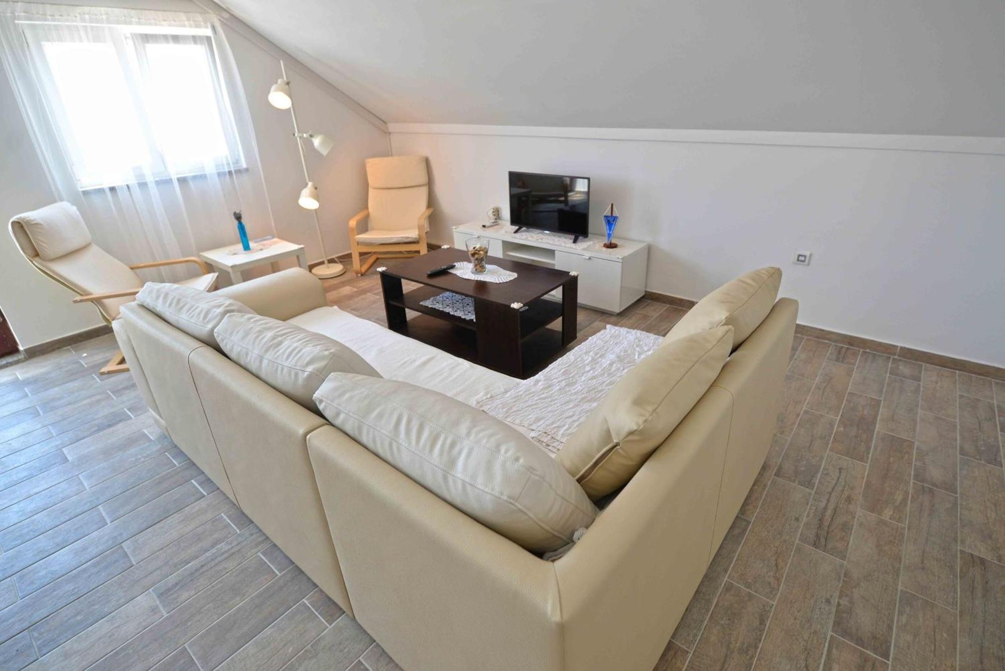 Apartments Mili - Near The Sea And The Centar Of Place Betina  Extérieur photo