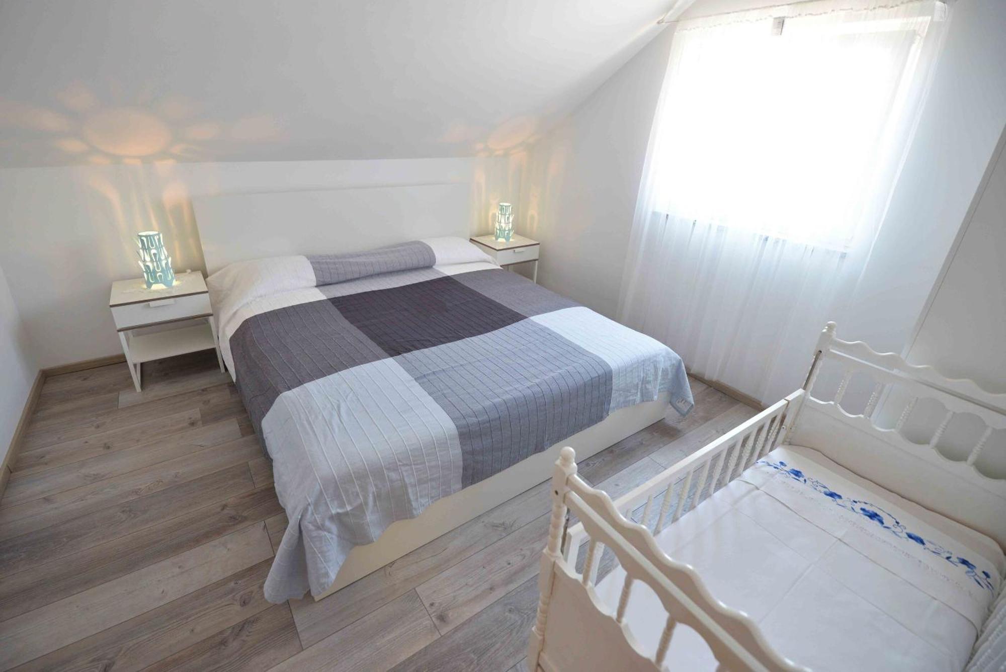 Apartments Mili - Near The Sea And The Centar Of Place Betina  Extérieur photo