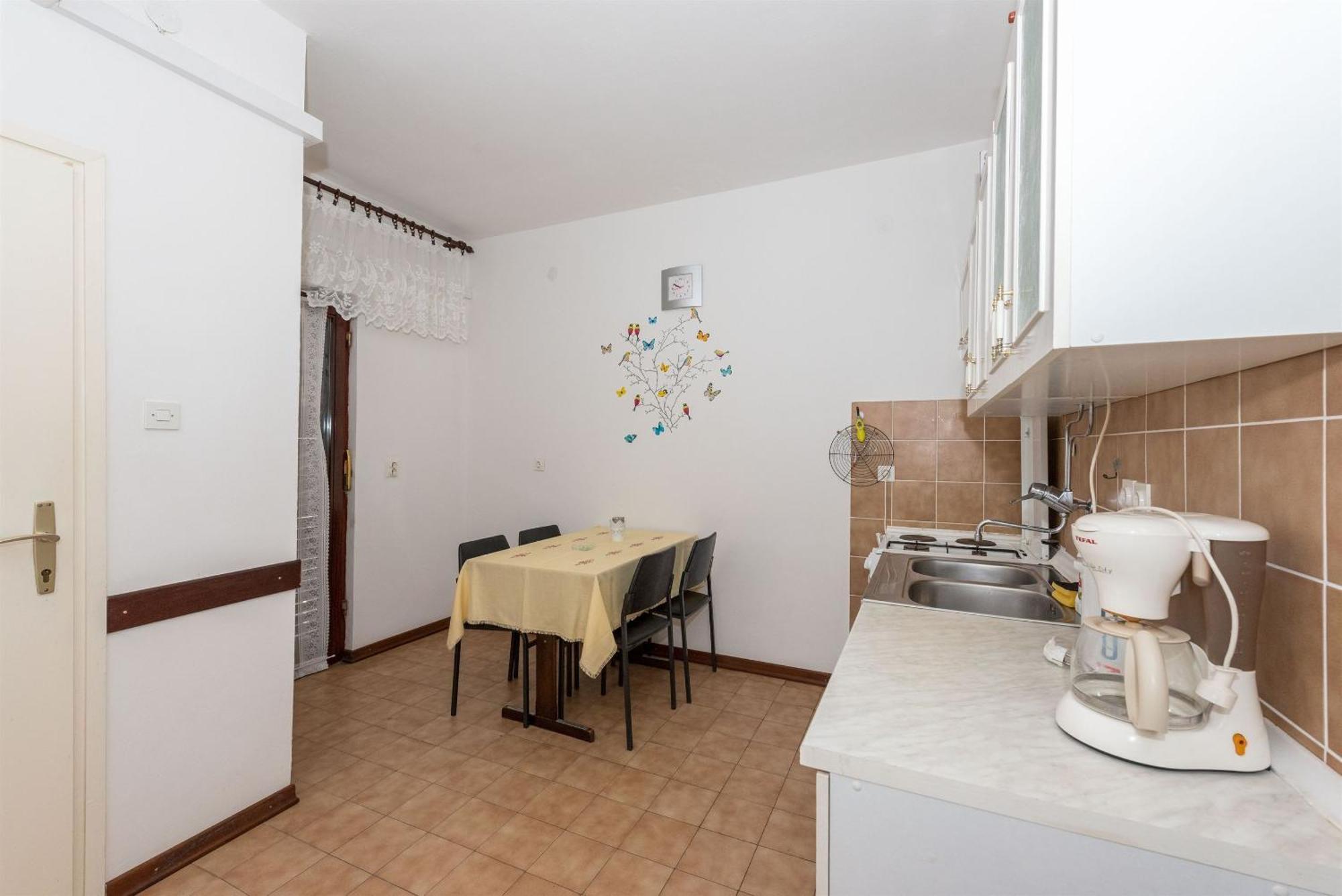 Apartments Mili - Near The Sea And The Centar Of Place Betina  Extérieur photo