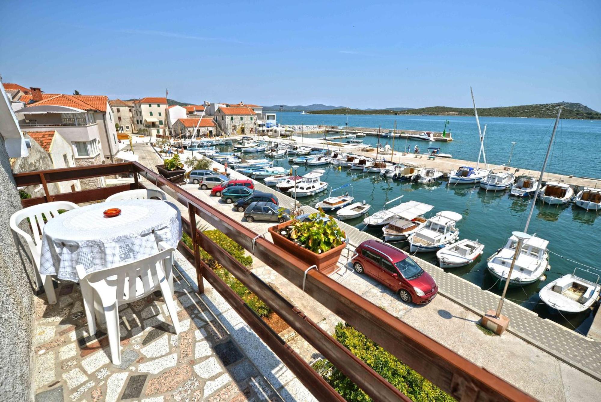 Apartments Mili - Near The Sea And The Centar Of Place Betina  Extérieur photo